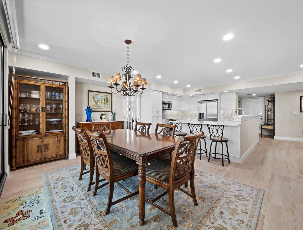 Image 12 of property listing at 1485 GULF OF MEXICO DRIVE 110, Longboat Key, FL 34228