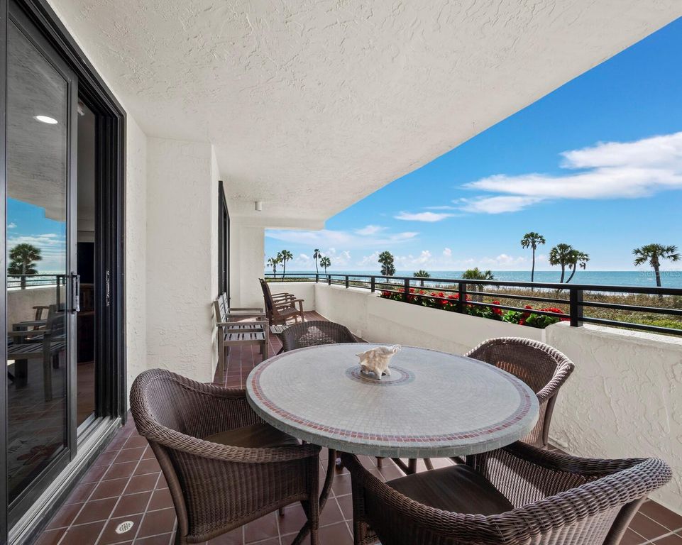 Image 15 of property listing at 1485 GULF OF MEXICO DRIVE 110, Longboat Key, FL 34228