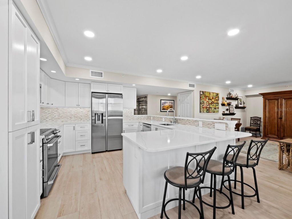 Image 17 of property listing at 1485 GULF OF MEXICO DRIVE 110, Longboat Key, FL 34228