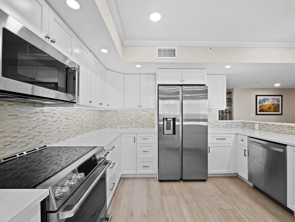 Image 18 of property listing at 1485 GULF OF MEXICO DRIVE 110, Longboat Key, FL 34228