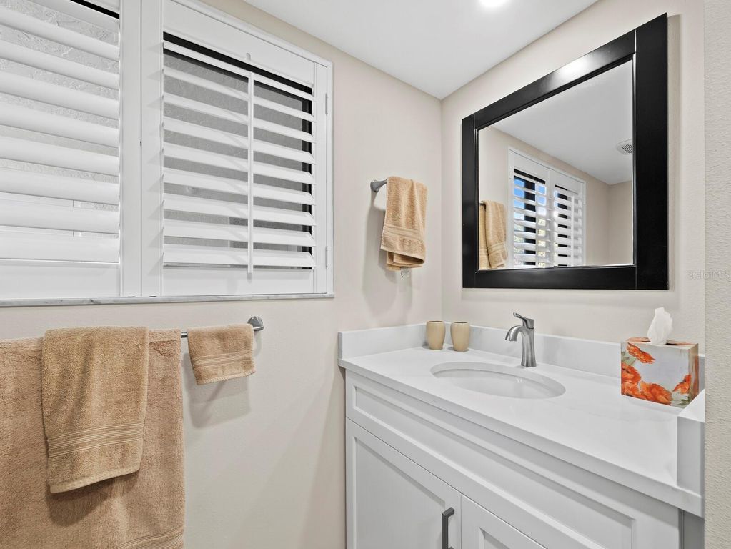 Image 25 of property listing at 1485 GULF OF MEXICO DRIVE 110, Longboat Key, FL 34228