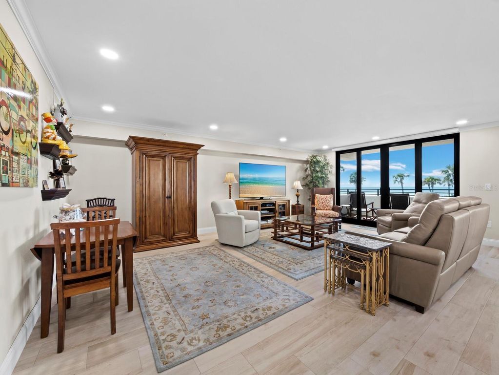 Image 4 of property listing at 1485 GULF OF MEXICO DRIVE 110, Longboat Key, FL 34228