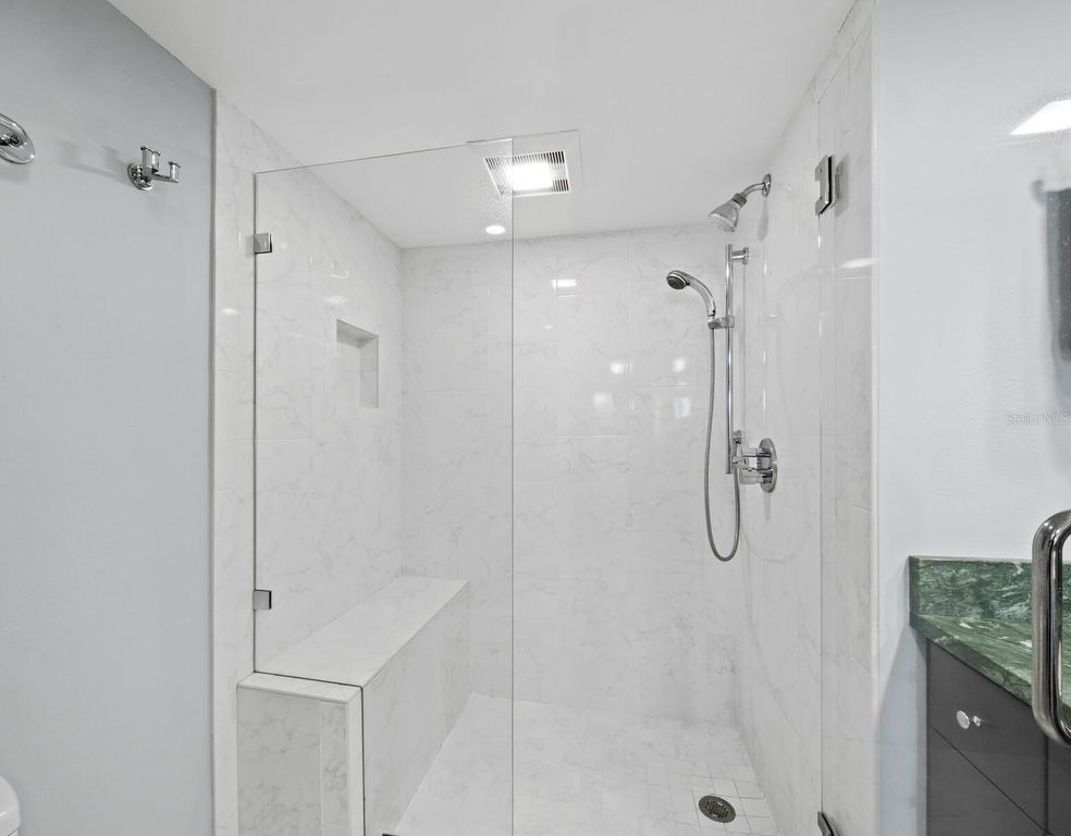 Image 31 of property listing at 1485 GULF OF MEXICO DRIVE 110, Longboat Key, FL 34228