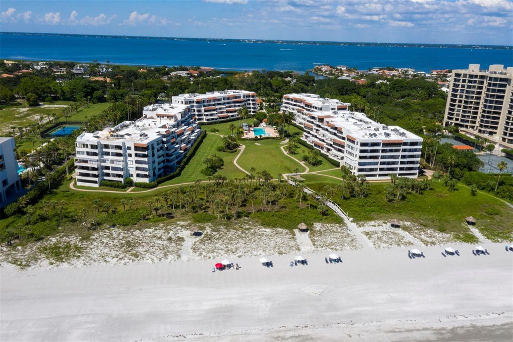 Image 50 of property listing at 1485 GULF OF MEXICO DRIVE 110, Longboat Key, FL 34228