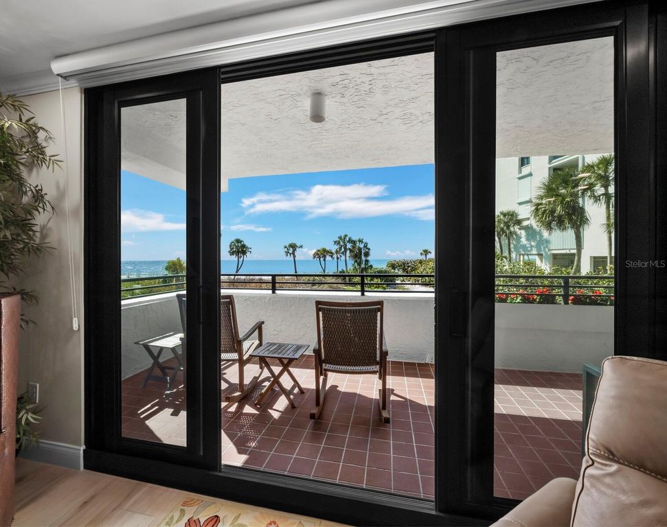 Image 6 of property listing at 1485 GULF OF MEXICO DRIVE 110, Longboat Key, FL 34228