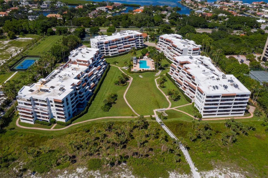 Image 52 of property listing at 1485 GULF OF MEXICO DRIVE 110, Longboat Key, FL 34228