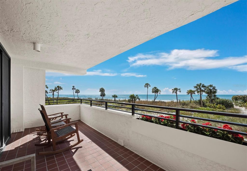 Image 7 of property listing at 1485 GULF OF MEXICO DRIVE 110, Longboat Key, FL 34228