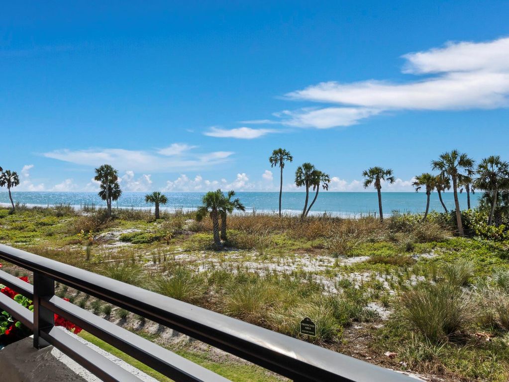 Image 8 of property listing at 1485 GULF OF MEXICO DRIVE 110, Longboat Key, FL 34228