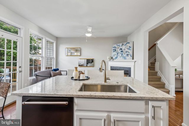 2625 TARLETON CORNER DR, Herndon, VA 20171