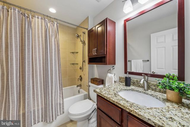 2625 TARLETON CORNER DR, Herndon, VA 20171