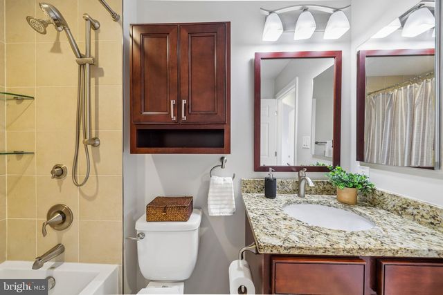 2625 TARLETON CORNER DR, Herndon, VA 20171