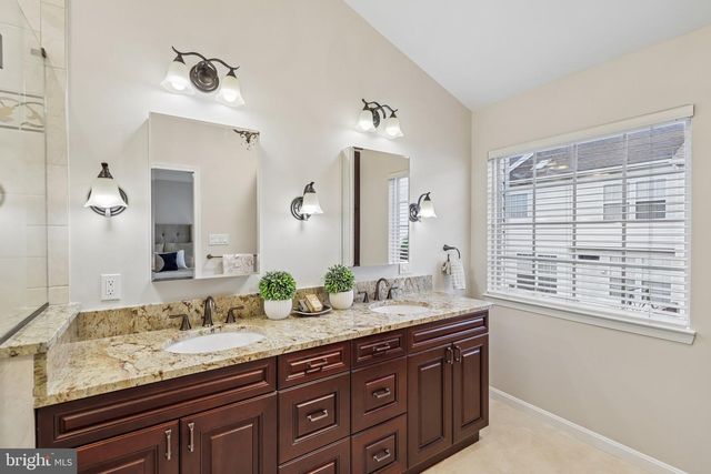 2625 TARLETON CORNER DR, Herndon, VA 20171