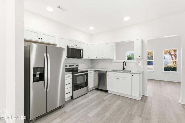 937 S 8th Street, Wilmington, NC 28401