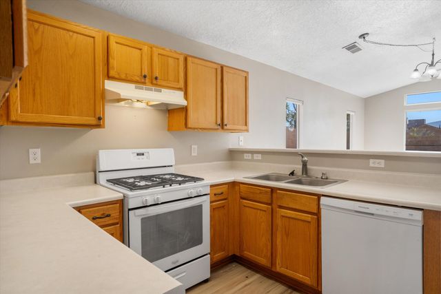 4748 Delaina Drive NE, Rio Rancho, NM 87144