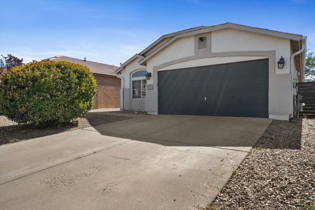 4748 Delaina Drive NE, Rio Rancho, NM 87144