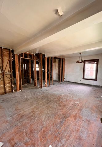 6737 S Champlain Avenue, Chicago, IL 60637