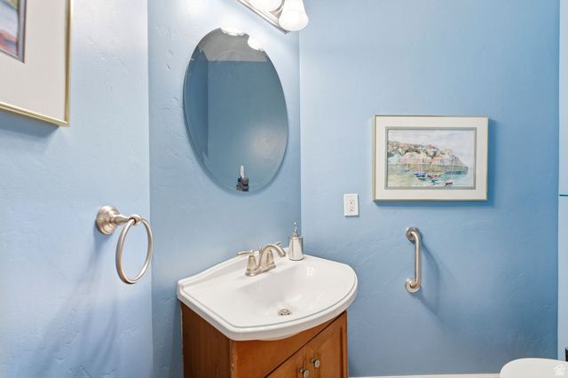 7235 S VIANSA CT, Midvale, UT 84047