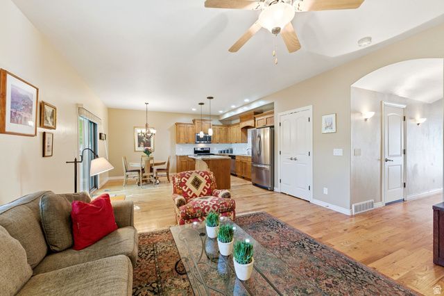 7235 S VIANSA CT, Midvale, UT 84047