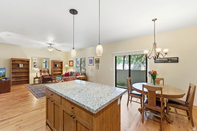 7235 S VIANSA CT, Midvale, UT 84047