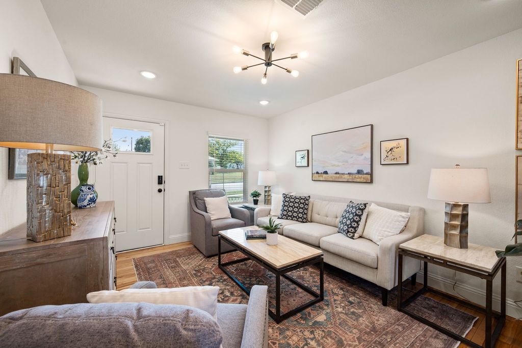 4092 Merida Avenue, Fort Worth, TX 76110 — photo 4