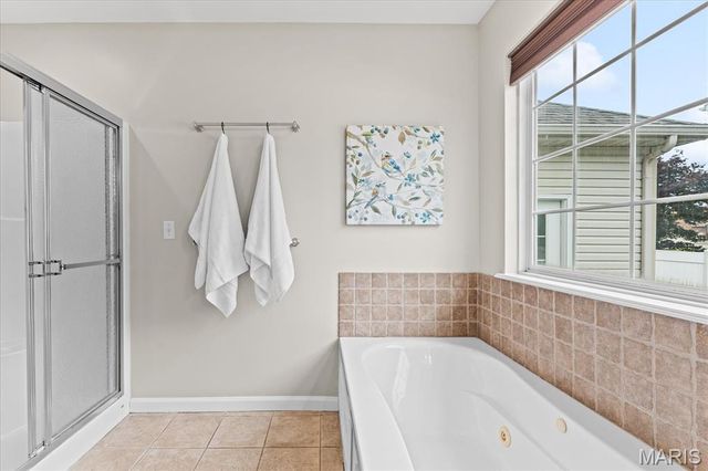 320 Aberdeen Drive, Glen Carbon, IL 62034