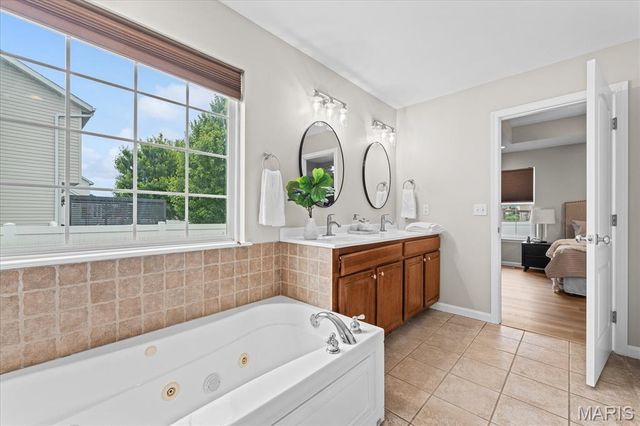 320 Aberdeen Drive, Glen Carbon, IL 62034