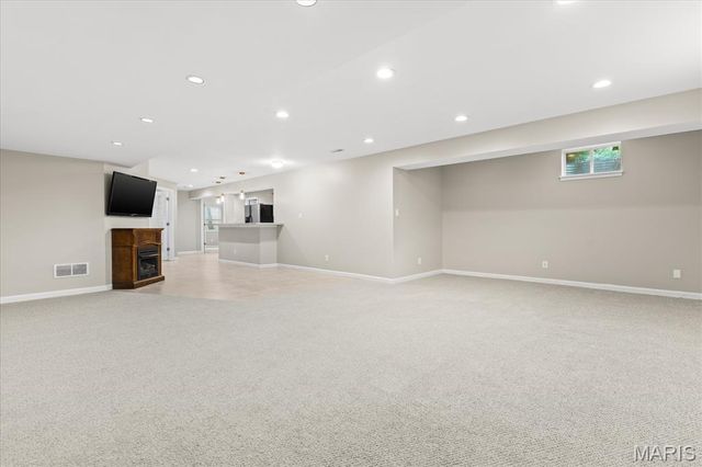 320 Aberdeen Drive, Glen Carbon, IL 62034