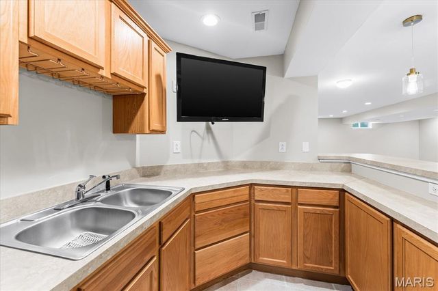 320 Aberdeen Drive, Glen Carbon, IL 62034