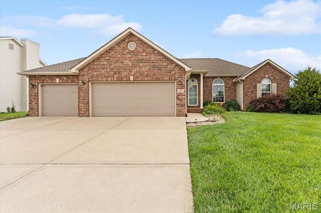320 Aberdeen Drive, Glen Carbon, IL 62034