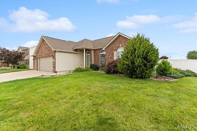 320 Aberdeen Drive, Glen Carbon, IL 62034