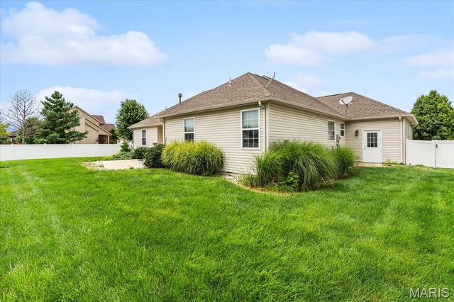 320 Aberdeen Drive, Glen Carbon, IL 62034