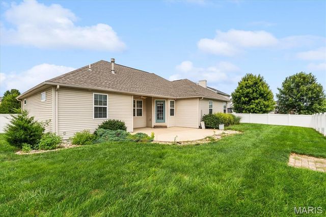 320 Aberdeen Drive, Glen Carbon, IL 62034