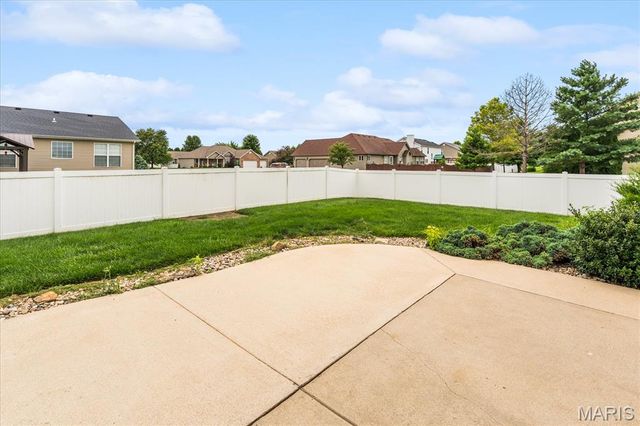 320 Aberdeen Drive, Glen Carbon, IL 62034