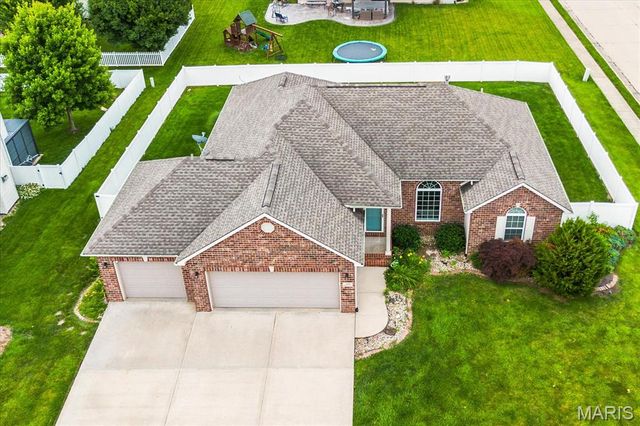 320 Aberdeen Drive, Glen Carbon, IL 62034