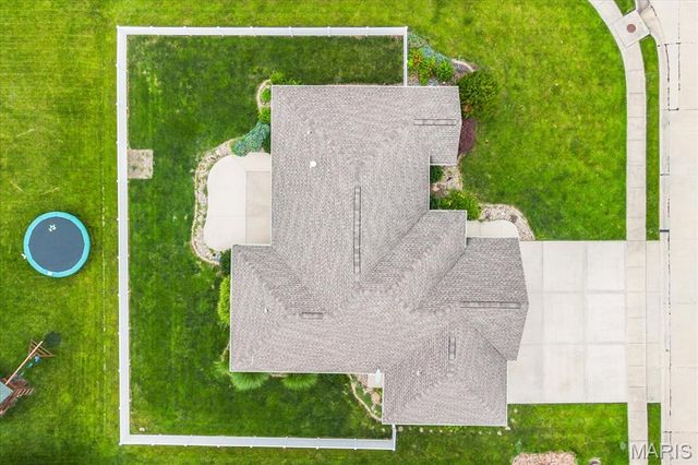 320 Aberdeen Drive, Glen Carbon, IL 62034
