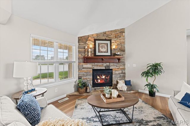 320 Aberdeen Drive, Glen Carbon, IL 62034
