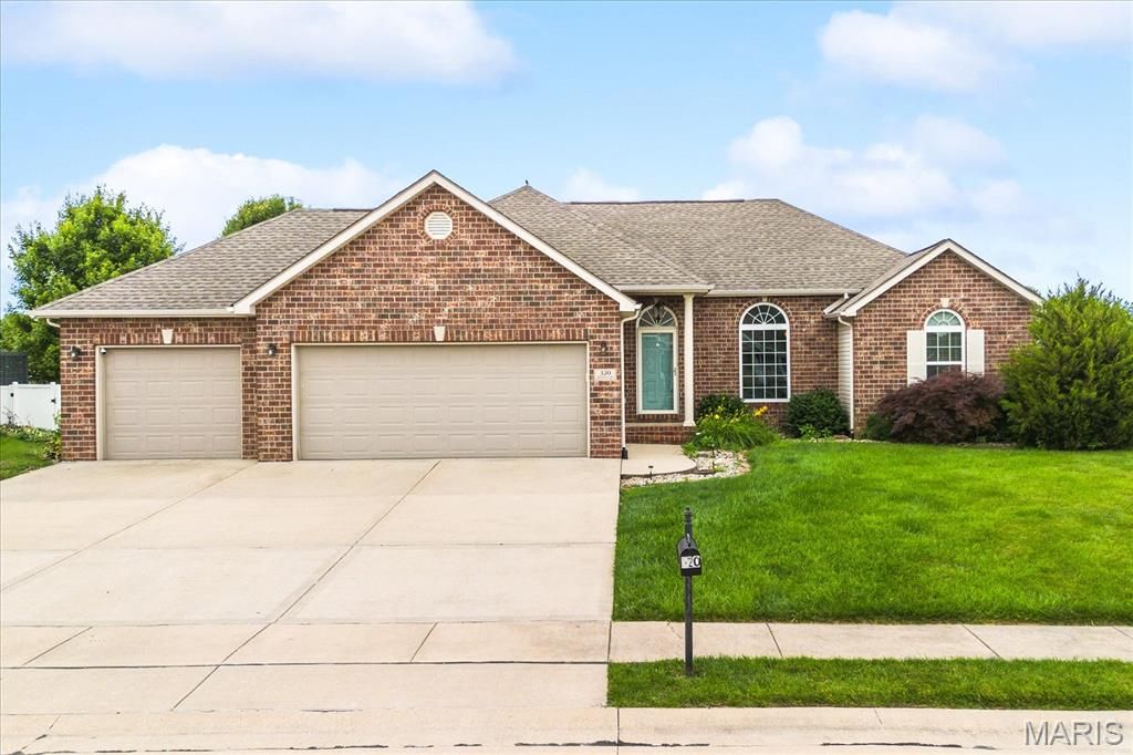 320 Aberdeen Drive, Glen Carbon, IL 62034