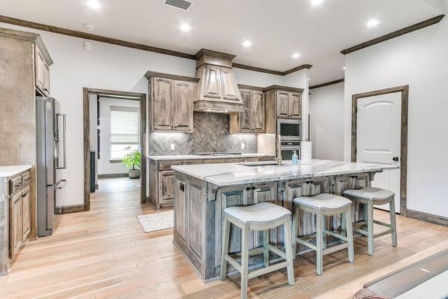 5609 Copper Stone Court, Mustang, OK 73064
