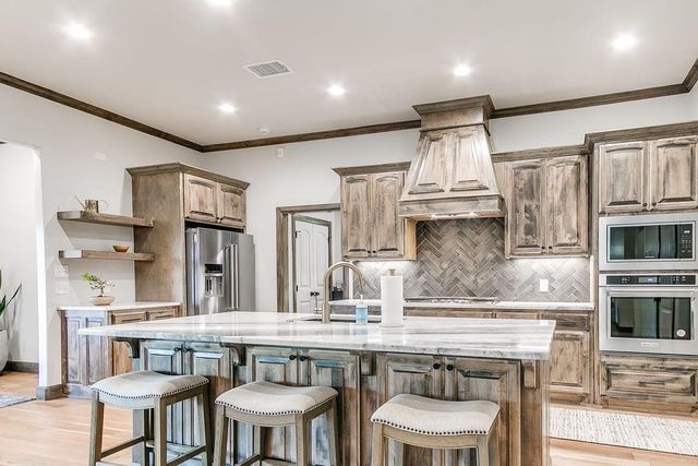 5609 Copper Stone Court, Mustang, OK 73064