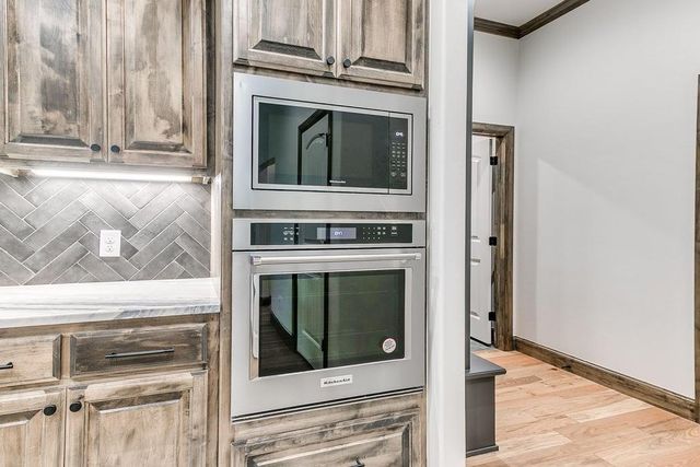 5609 Copper Stone Court, Mustang, OK 73064
