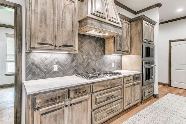 5609 Copper Stone Court, Mustang, OK 73064