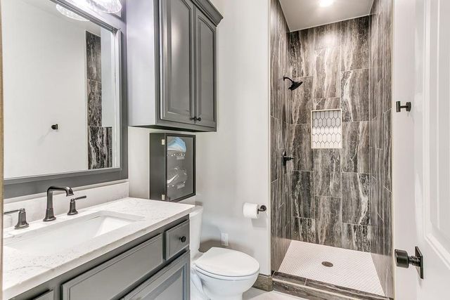 5609 Copper Stone Court, Mustang, OK 73064