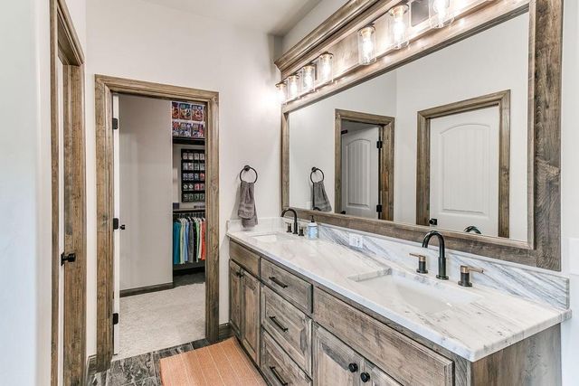 5609 Copper Stone Court, Mustang, OK 73064