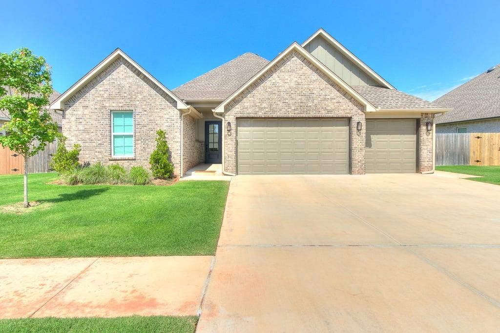5609 Copper Stone Court, Mustang, OK 73064