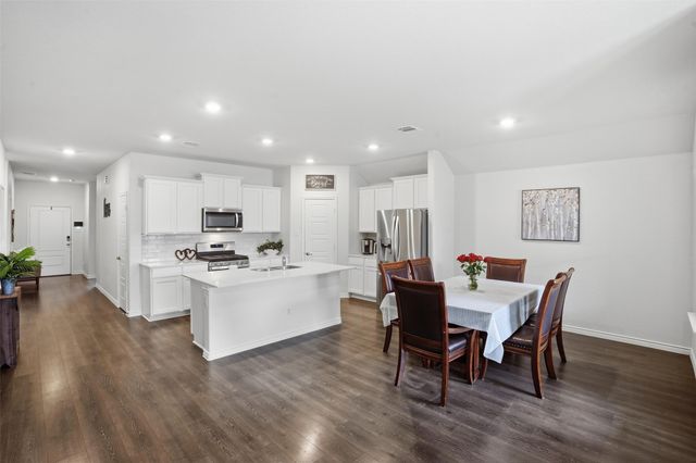 210 Gatecrest Drive, Fate, TX 75087