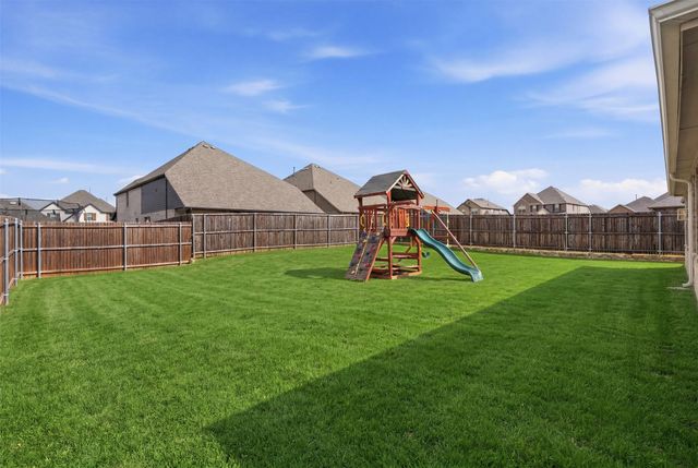 210 Gatecrest Drive, Fate, TX 75087