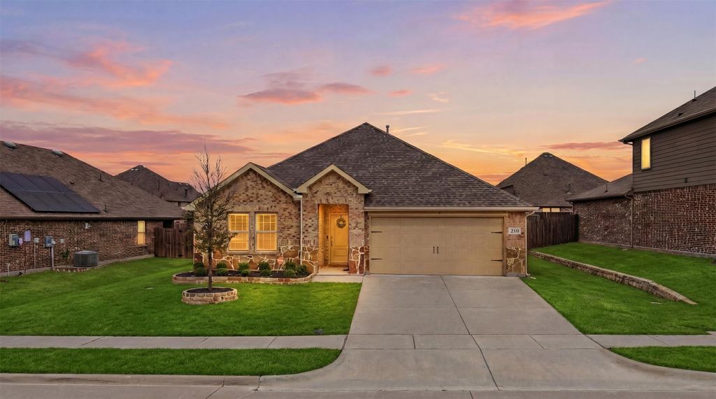 210 Gatecrest Drive, Fate, TX 75087