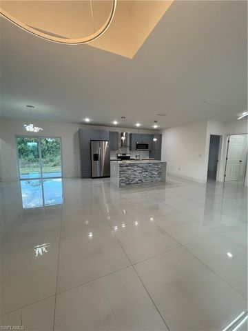 811 Milwaukee BLVD, Lehigh Acres, FL 33974