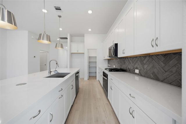 1614 Forest Mist Drive, Missouri City, TX 77459