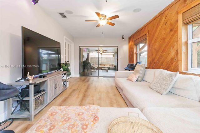 9908 NW 46th Ct, Sunrise, FL 33351